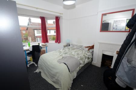 6 bedroom Terraced House to let in Edgeworth Drive, Fallowfield, Manchester, M14