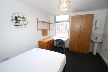 7 bedroom Terraced House to let in Moseley Road, Fallowfield, Manchester, M14