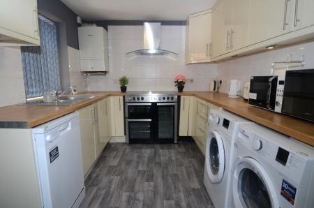 7 bedroom Terraced House to let in Moseley Road, Fallowfield, Manchester, M14