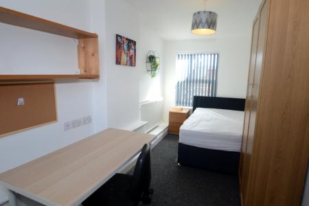 7 bedroom Terraced House to let in Moseley Road, Fallowfield, Manchester, M14