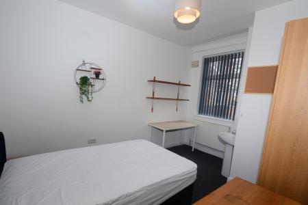 7 bedroom Terraced House to let in Moseley Road, Fallowfield, Manchester, M14