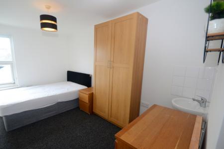 7 bedroom Terraced House to let in Moseley Road, Fallowfield, Manchester, M14