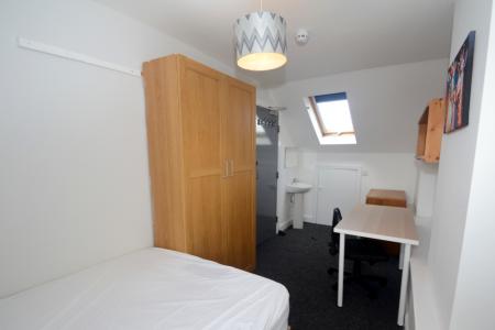 7 bedroom Terraced House to let in Moseley Road, Fallowfield, Manchester, M14