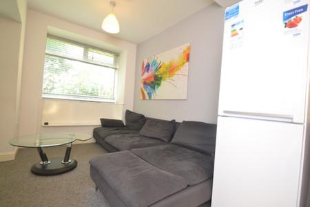 5 bedroom Semi-detached house to let in Birchfields Road, Fallowfield, Manchester, M14