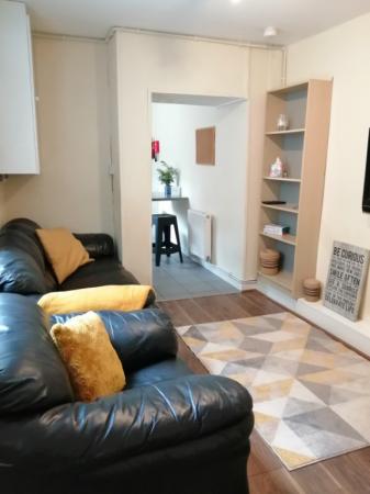 5 bedroom Semi-detached house to let in Ladybarn Lane, Fallowfield, Manchester, M14