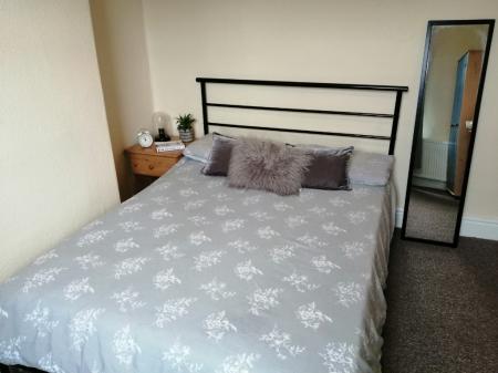 5 bedroom Semi-detached house to let in Ladybarn Lane, Fallowfield, Manchester, M14