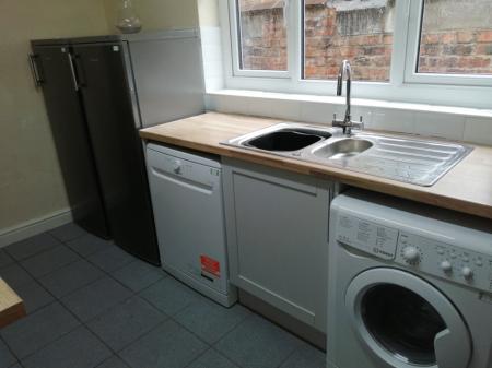 5 bedroom Semi-detached house to let in Ladybarn Lane, Fallowfield, Manchester, M14