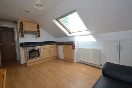 3 bedroom Flat to let in Birchfields Road, Rusholme, Manchester, M13