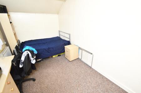 2 bedroom Flat to let in Birchfields Road, Rusholme, Manchester, M13