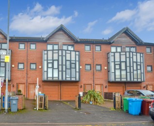 5 bedroom Terraced House for sale in Plymouth View, Ardwick, Manchester, M13