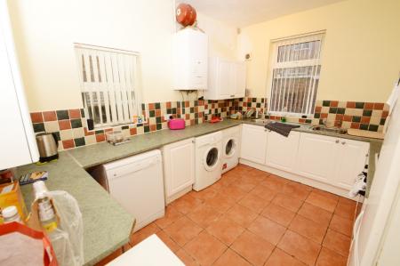 6 bedroom Terraced House to let in Moseley Road, Fallowfield, Manchester, M14