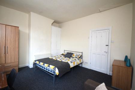 3 bedroom Terraced House to let in Horton Road, Rusholme, Manchester, M14