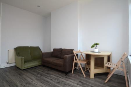 3 bedroom Terraced House to let in Horton Road, Rusholme, Manchester, M14