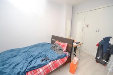 2 bedroom Flat to let in Platt Lane, Rusholme, Manchester, M14