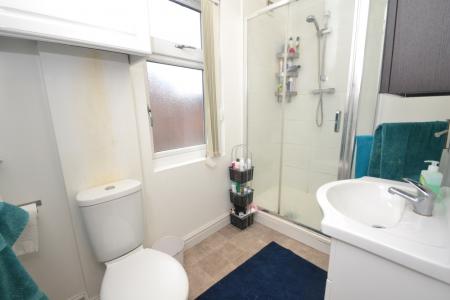 3 bedroom Flat to let in Platt Lane, Rusholme, Manchester, M14