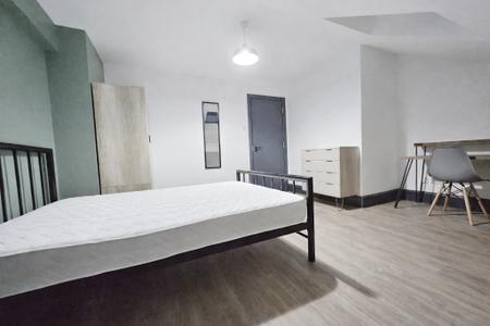 6 bedroom Terraced House for sale in Bankfield Avenue, Victoria Park, Manchester, M13