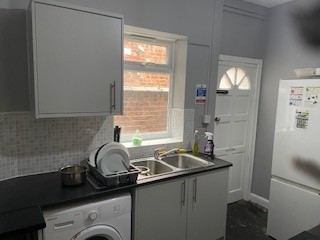 6 bedroom End of terrace house to let in Moss Lane East, Rusholme, Manchester, M14