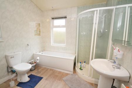3 bedroom Detached house to let in Eileen Grove, Fallowfield, Manchester, M14