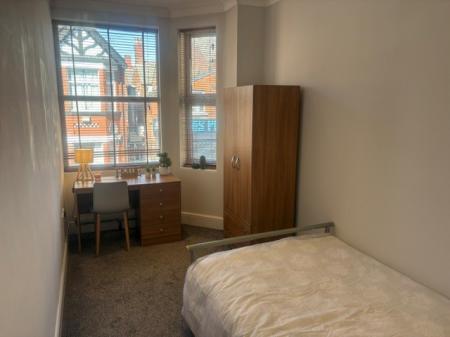 6 bedroom Semi-detached house to let in Cawdor Road, Fallowfield, Manchester, M14