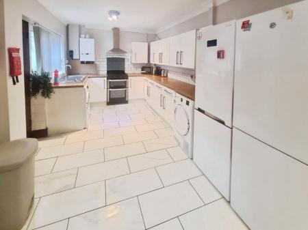 6 bedroom Semi-detached house to let in Cawdor Road, Fallowfield, Manchester, M14