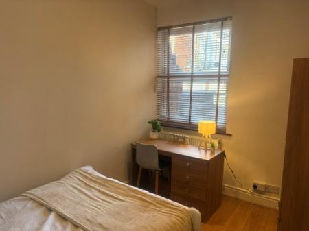 6 bedroom Semi-detached house to let in Cawdor Road, Fallowfield, Manchester, M14