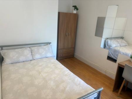 6 bedroom Semi-detached house to let in Cawdor Road, Fallowfield, Manchester, M14