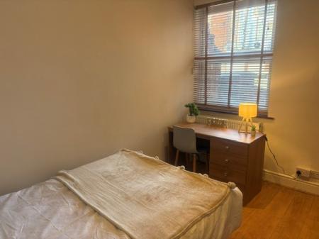 6 bedroom Semi-detached house to let in Cawdor Road, Fallowfield, Manchester, M14