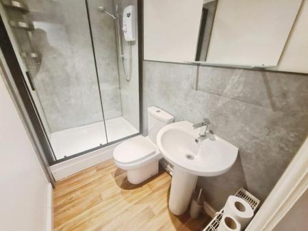 6 bedroom Semi-detached house to let in Cawdor Road, Fallowfield, Manchester, M14