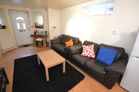 2 bedroom Flat to let in Birchfields Road, Manchester, M13