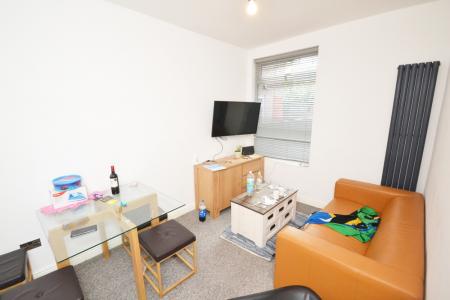 5 bedroom Terraced House to let in 5 Bed Upper West Grove, Manchester, M13