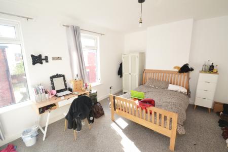 5 bedroom Terraced House to let in 5 Bed Upper West Grove, Manchester, M13