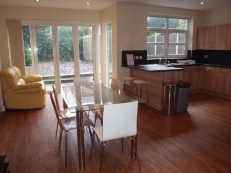 6 bedroom Detached house to let in Old Lansdowne Road, West Didsbury, Manchester, M20
