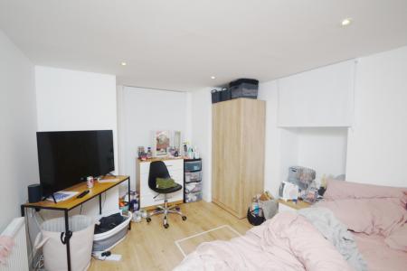1 bedroom Semi-detached house to let in HouseShare Aubrey Road, Fallowfield, Manchester, M14