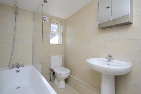1 bedroom Semi-detached house to let in HouseShare Aubrey Road, Fallowfield, Manchester, M14