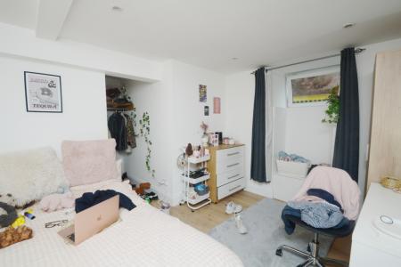 1 bedroom Semi-detached house to let in HouseShare Aubrey Road, Fallowfield, Manchester, M14