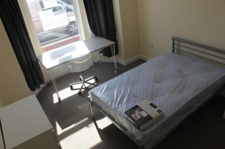 7 bedroom Flat to let in Deramore Street, Rusholme, Manchester, M14