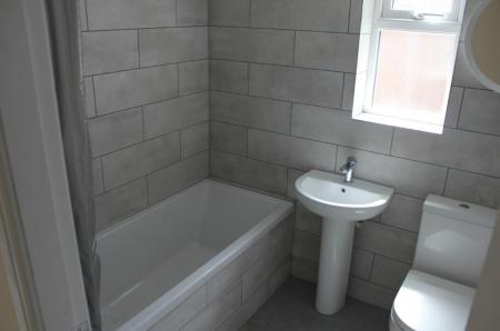 7 bedroom Flat to let in Deramore Street, Rusholme, Manchester, M14