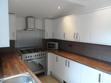 6 bedroom Flat to let in Hibbert Street, Rusholme, Manchester, M14
