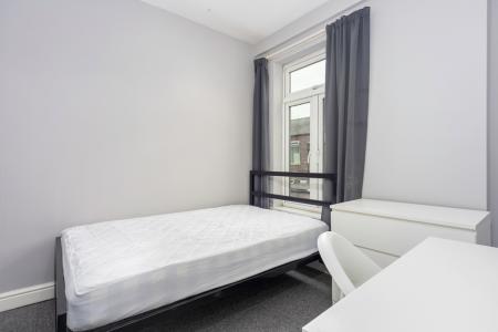 6 bedroom End of terrace house to let in Hibbert Street, Rusholme, Manchester, M14