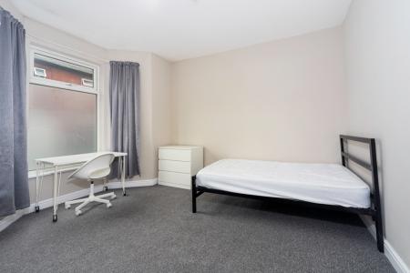 6 bedroom End of terrace house to let in Hibbert Street, Rusholme, Manchester, M14