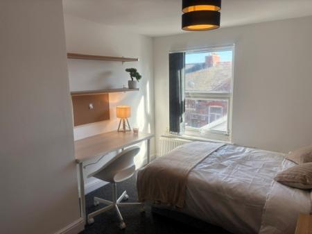 7 bedroom Terraced House to let in HouseShare Moseley Road, Fallowfield, Manchester, M14