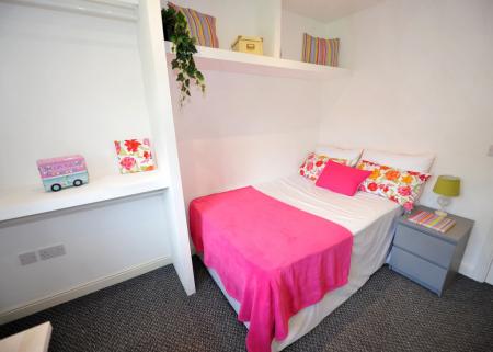2 bedroom Flat to let in Hadfield Close, Victoria Park, Manchester, M14