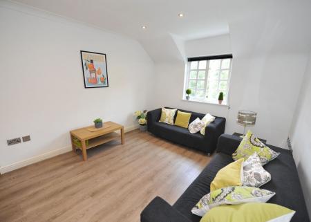 2 bedroom Flat to let in Hadfield Close, Victoria Park, Manchester, M14