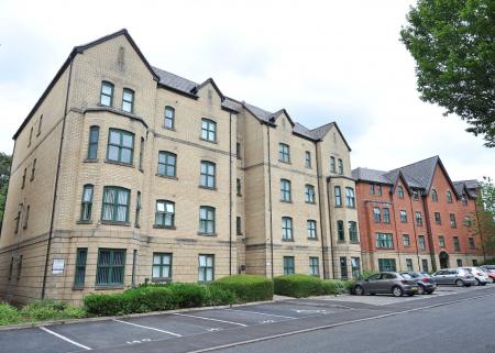 2 bedroom Flat to let in Hadfield Close, Victoria Park, Manchester, M14