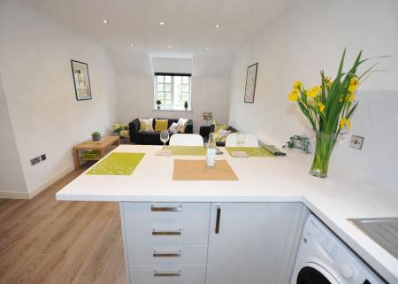 2 bedroom Flat to let in Hadfield Close, Victoria Park, Manchester, M14