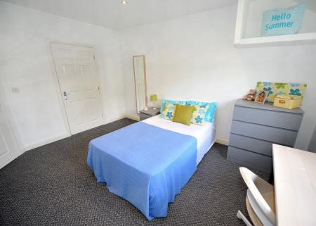 2 bedroom Flat to let in Hadfield Close, Victoria Park, Manchester, M14