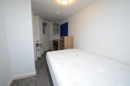 4 bedroom Flat to let in 4 Bed Clifton Avenue, Fallowfield, Manchester, M14