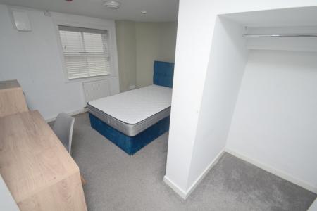 4 bedroom Flat to let in 4 Bed Clifton Avenue, Fallowfield, Manchester, M14