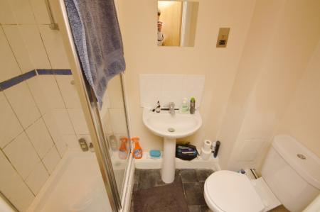 2 bedroom Flat to let in St Lawrence Street, Hulme, Manchester, M15