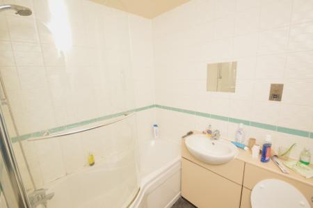 2 bedroom Flat to let in St Lawrence Street, Hulme, Manchester, M15